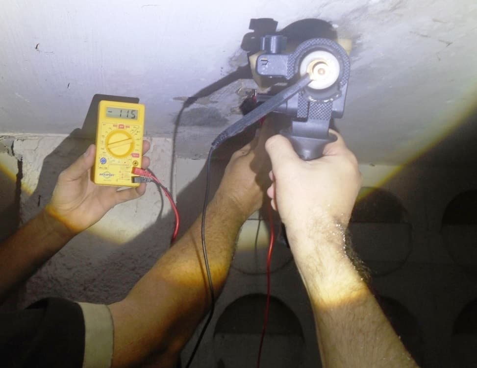 Ensaio de potencial elétrico de corrosão no concreto