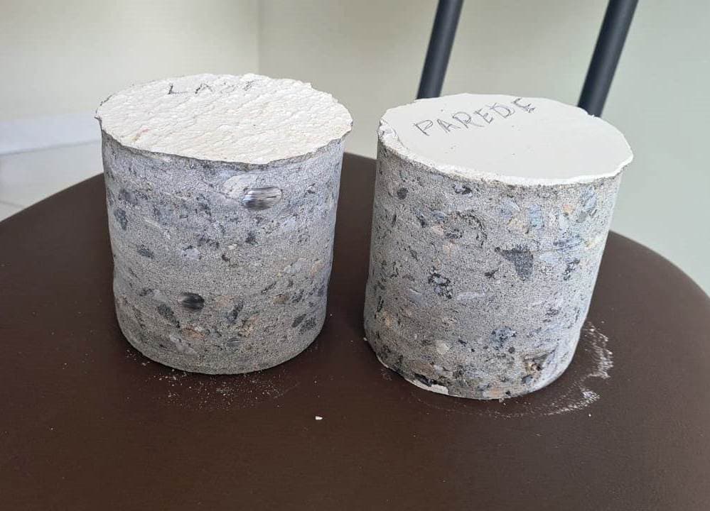 Retirada de testemunho de concreto para ensaio